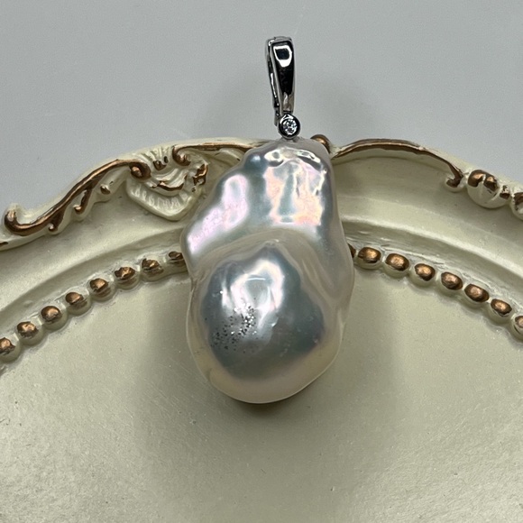 Handmade Genuine Freshwater Flameball Removable Pendant with Crystal - Picture 2 of 3